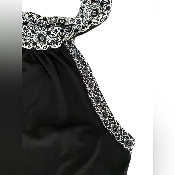 White House Black Market - cute and stylish black halter top - Picture 3 of 7
